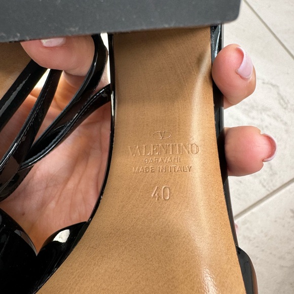 NWOT Valentino Garavani Women's One Stud 90mm Patent-Leather Pumps - Picture 10 of 14